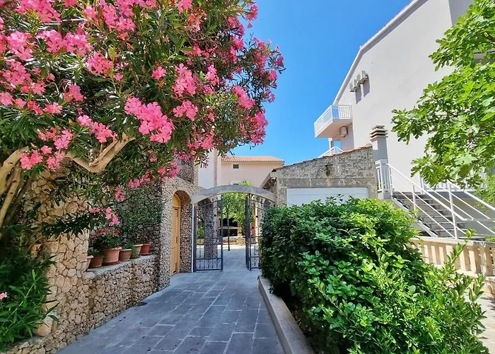 Apartments Iko Nemira