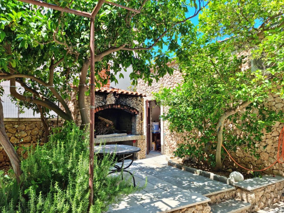 Iko Nemira Apartment Omis