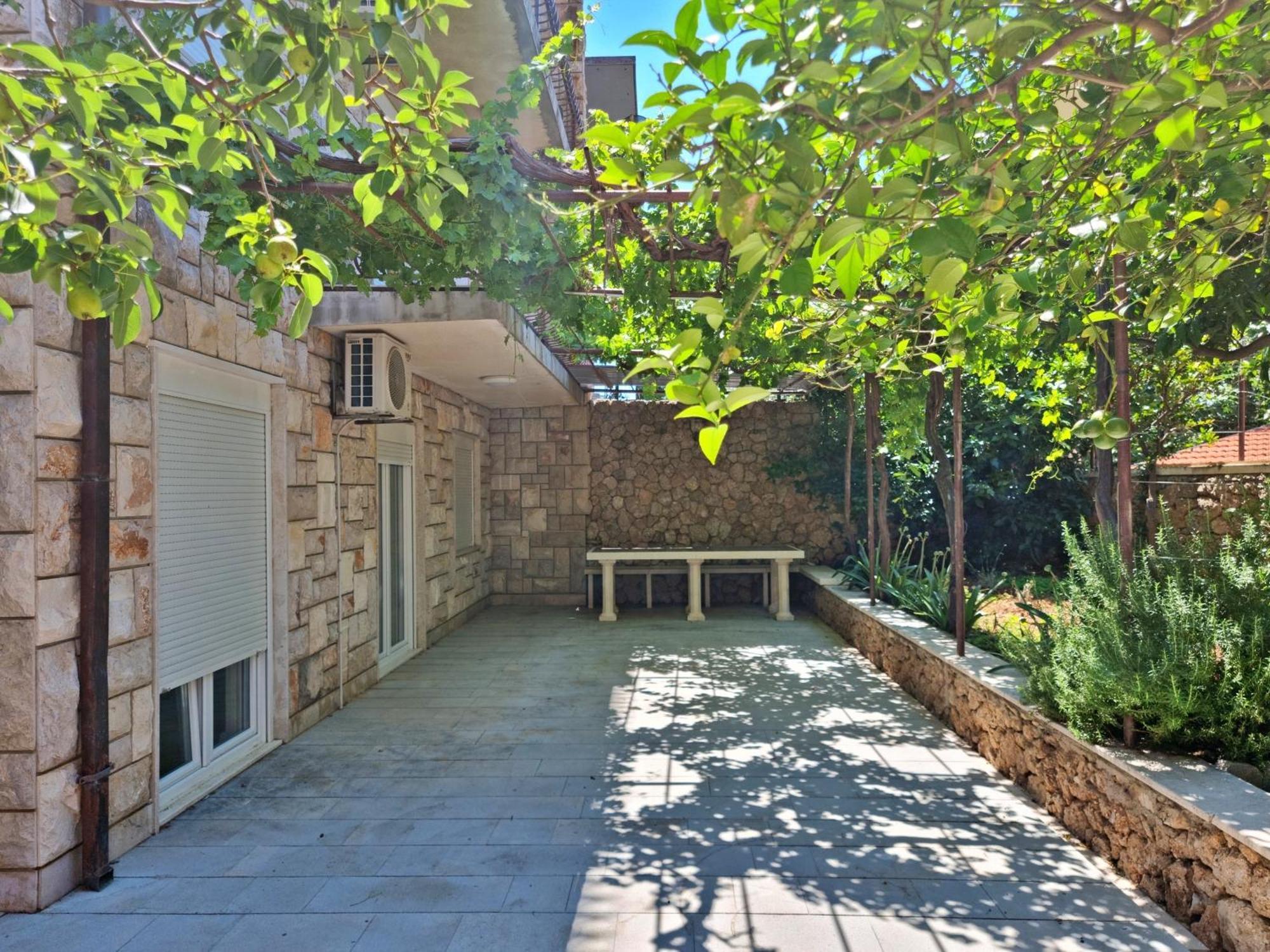 Apartman Iko Nemira *